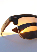 Ladda upp bild till gallerivisning, Eyewood Clubmaster - Adrian - Stil och design i ett par solglasögon.
